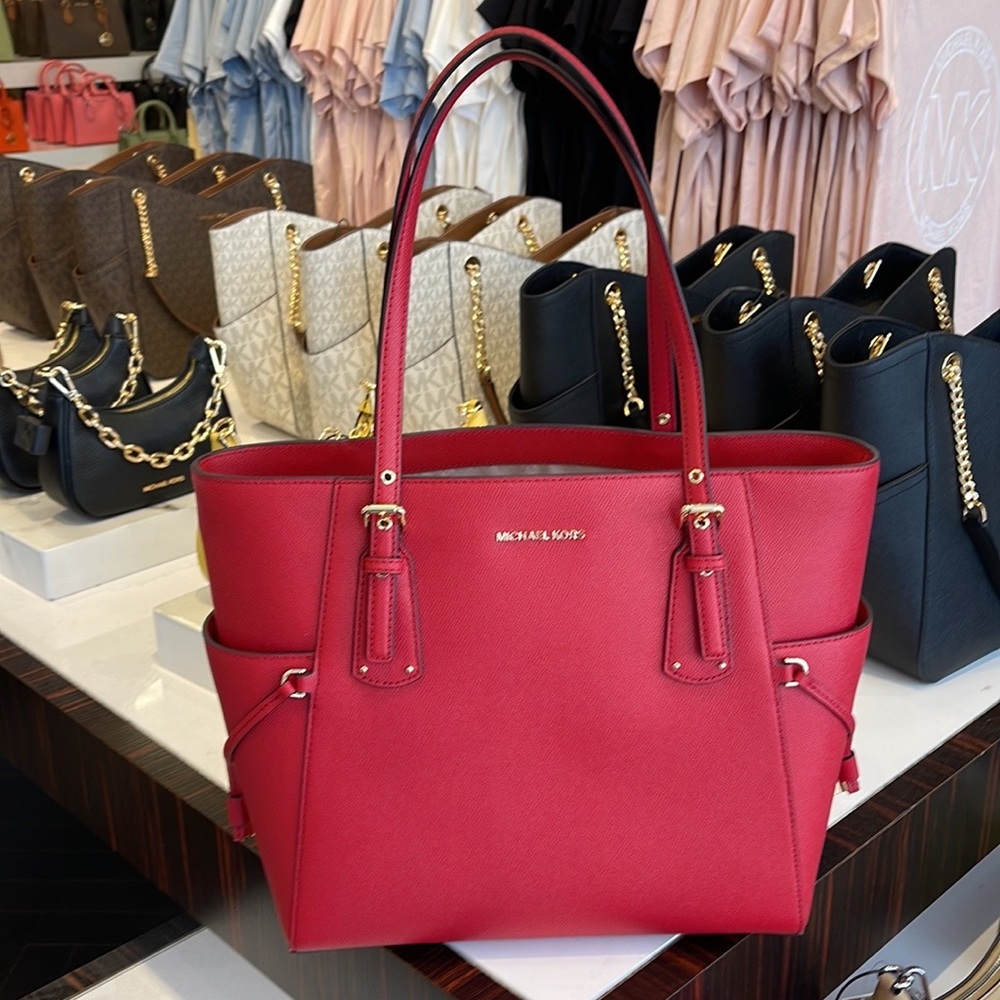 Michael Kors Voyager Saffiano Leather Tote Bag
Style# 30H1GV6T4T
NWT
Crimson
